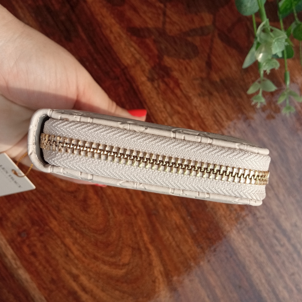 Original Ellen Tracy NWT Wallet *Light Cream Colour - Picture 13 of 17